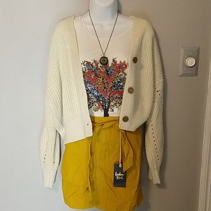 NWT Adorable mustard coloured skirt with tie